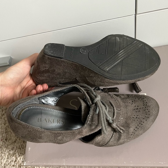Grey suede wedge heels by Bakers - Picture 6 of 16